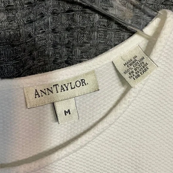 ANN TAYLOR Button Down Back Top, Crop - Picture 2 of 3